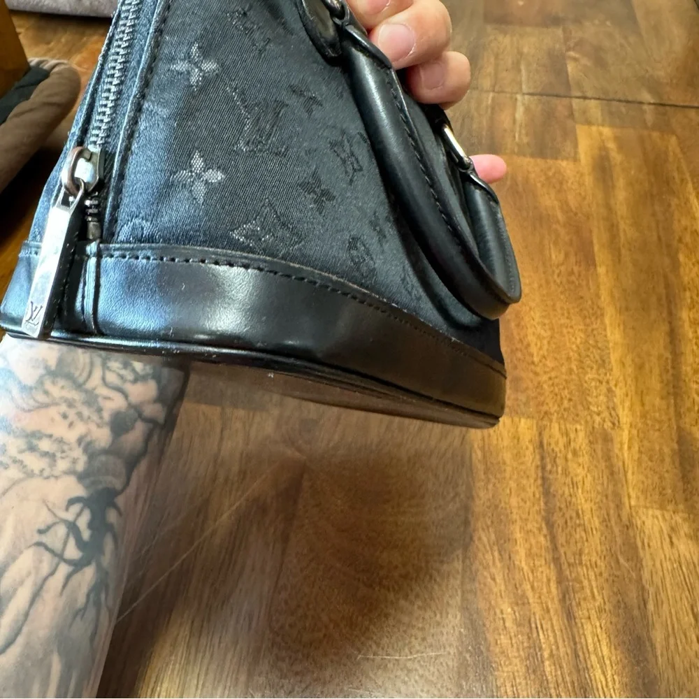 Louis Vuitton Satin Alma - Picture 6 of 16